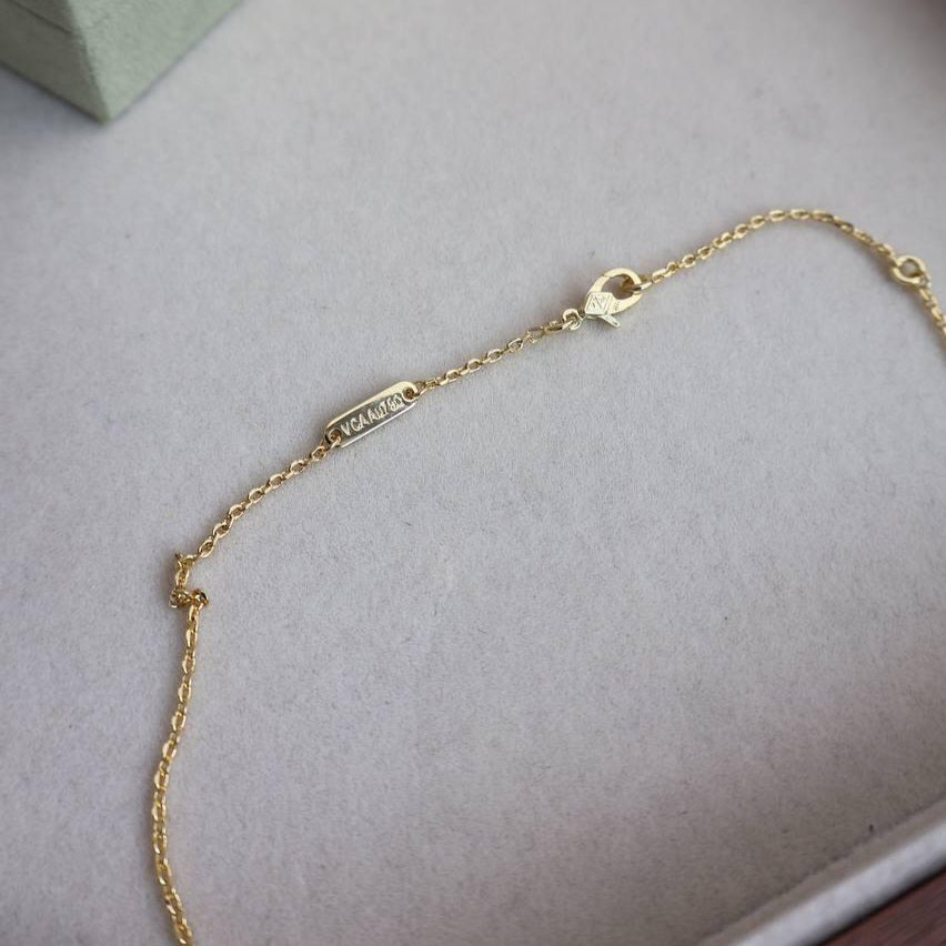 Lune Éternelle Necklace