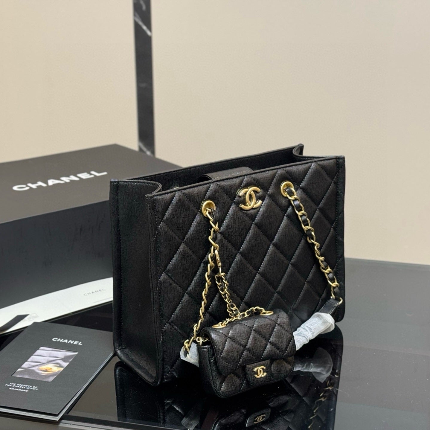 L’Essentiel Tote Bag