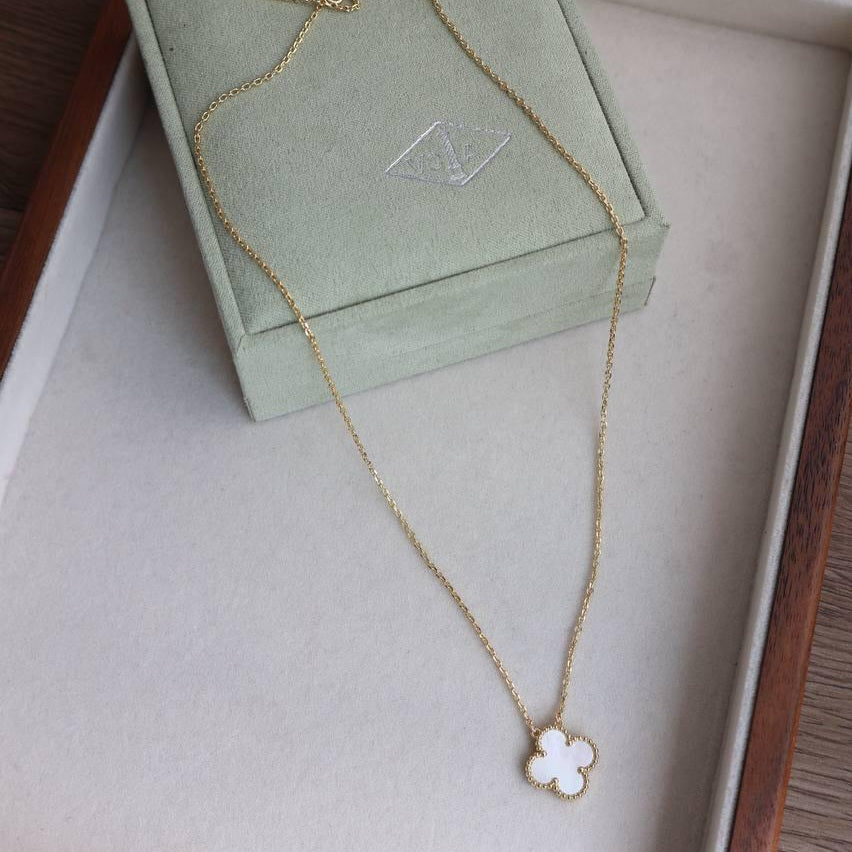 Lune Éternelle Necklace