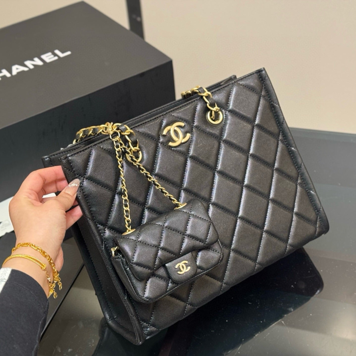 L’Essentiel Tote Bag