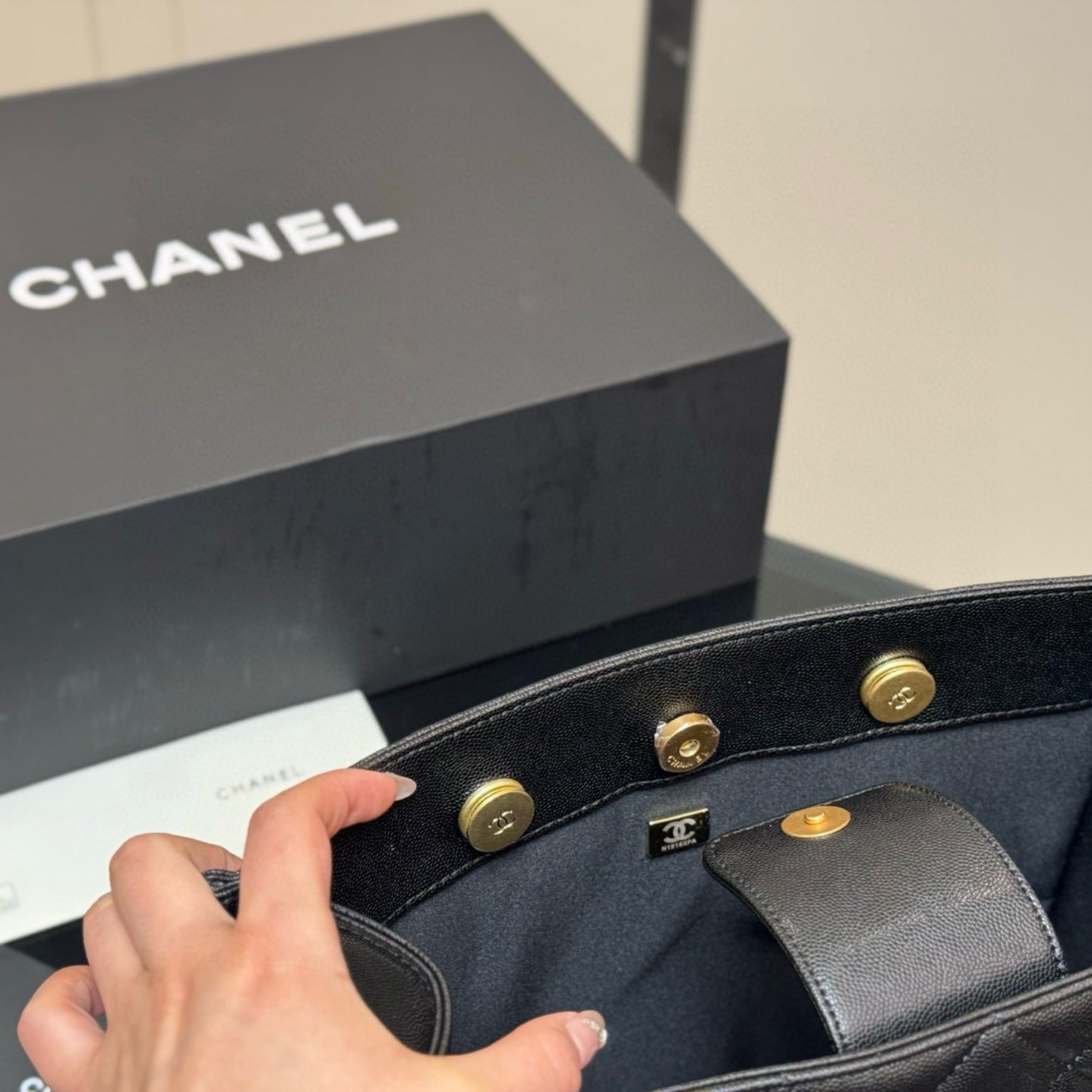 L’Essentiel Tote Bag