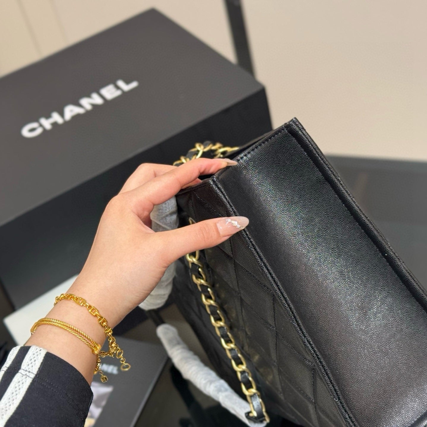 L’Essentiel Tote Bag
