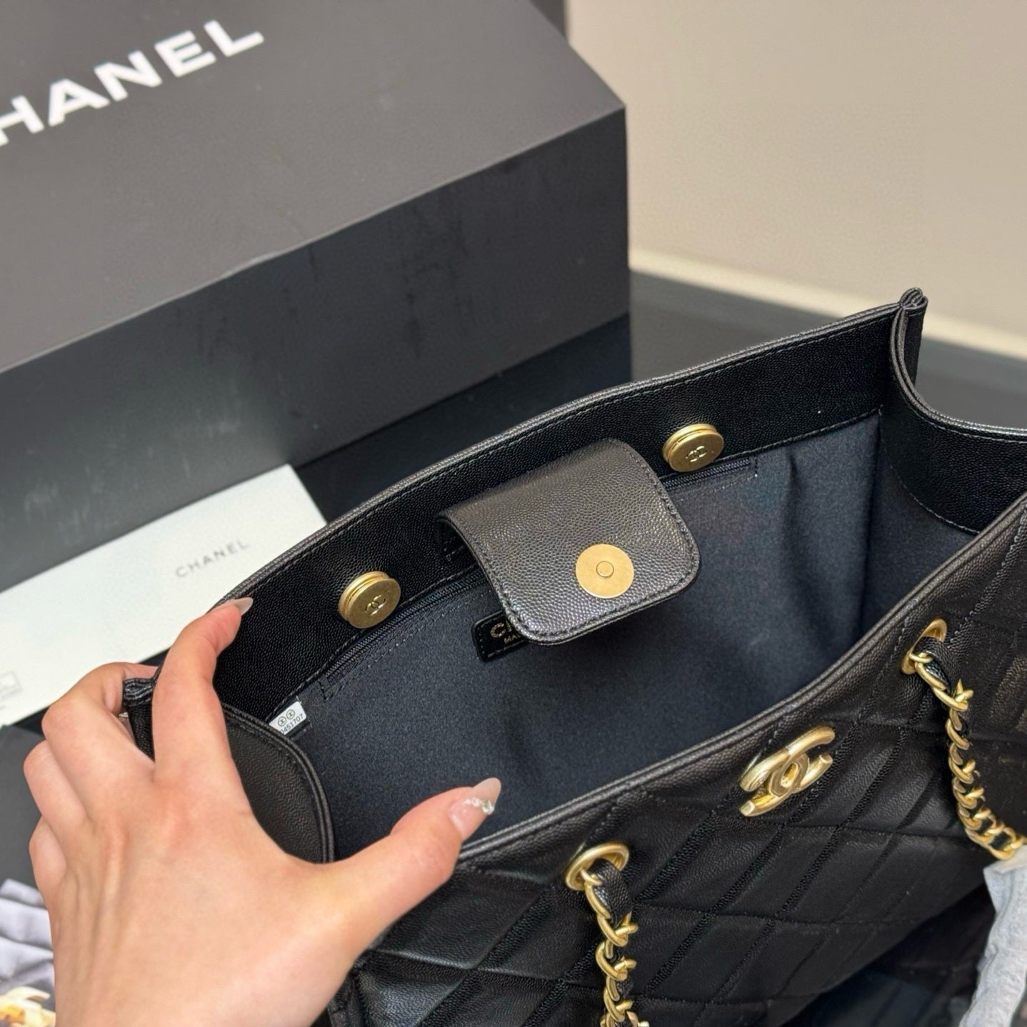 L’Essentiel Tote Bag