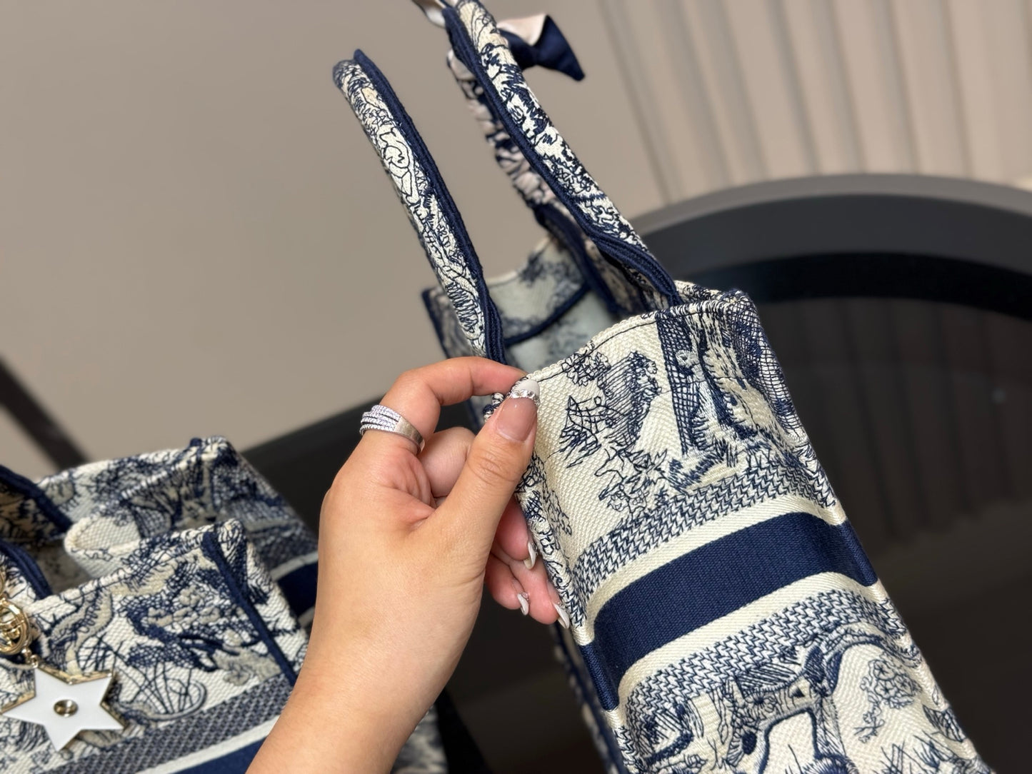 Book Tote bag [Medium]