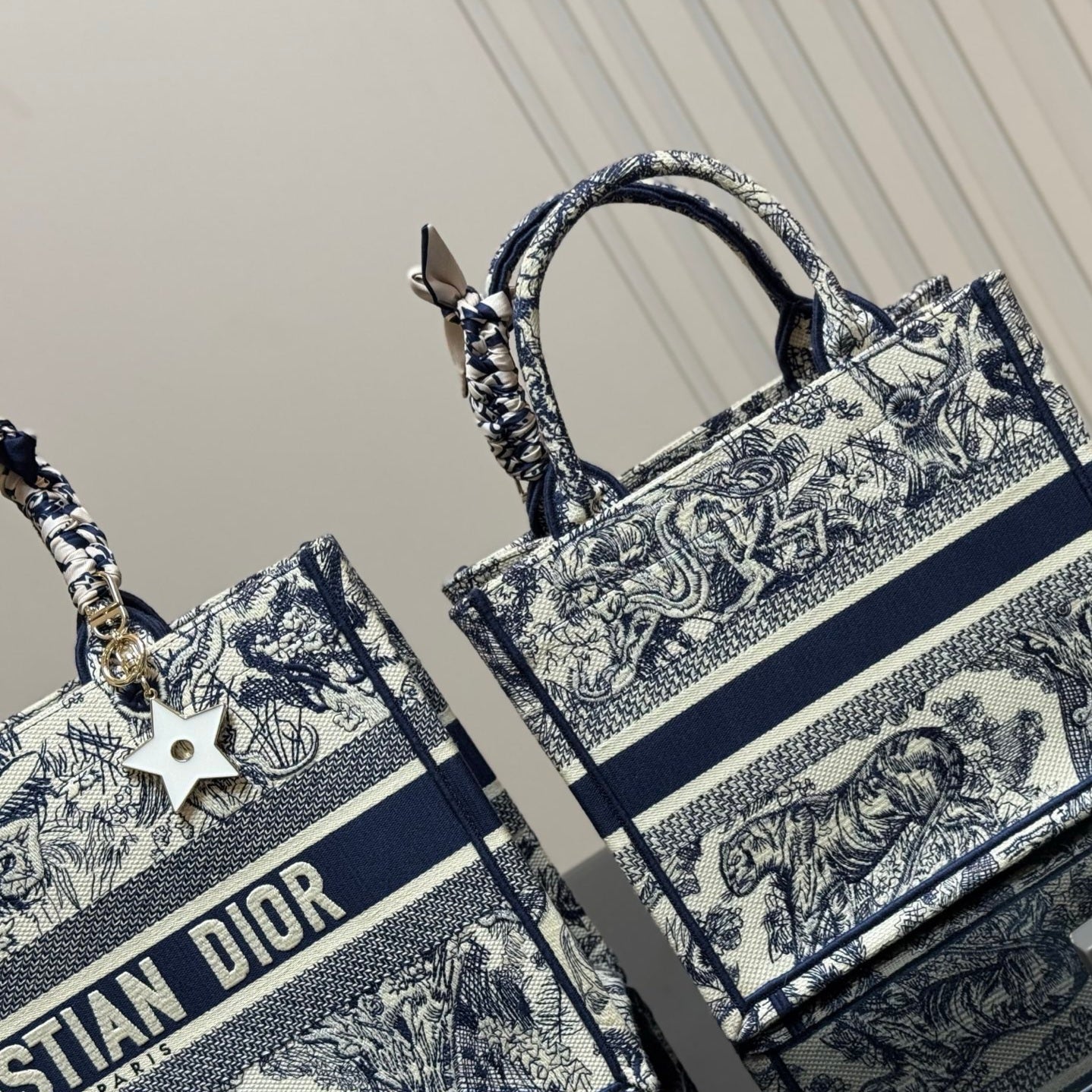 Book Tote bag [Small]